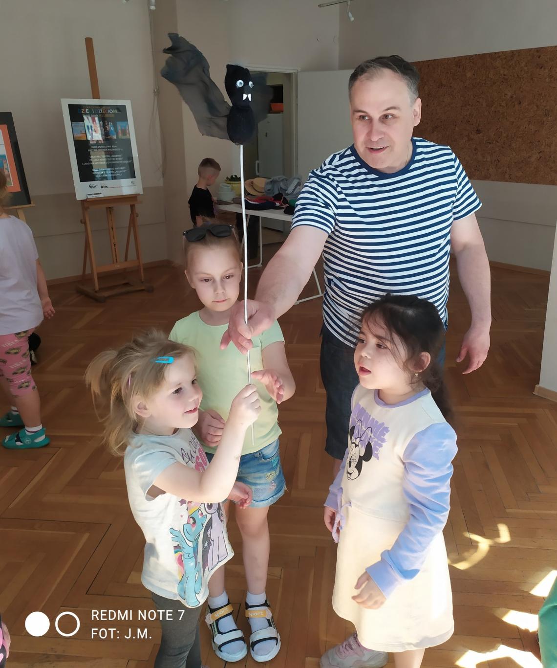 wizyta przedszkolaków w galerii osiedlowej